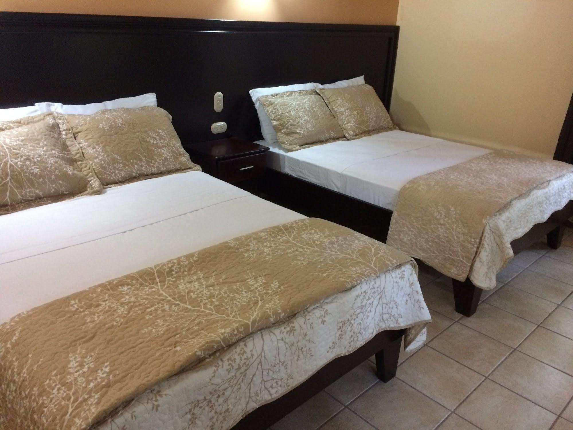 Mussaenda, Arenal Hotel La Fortuna ภายนอก รูปภาพ
