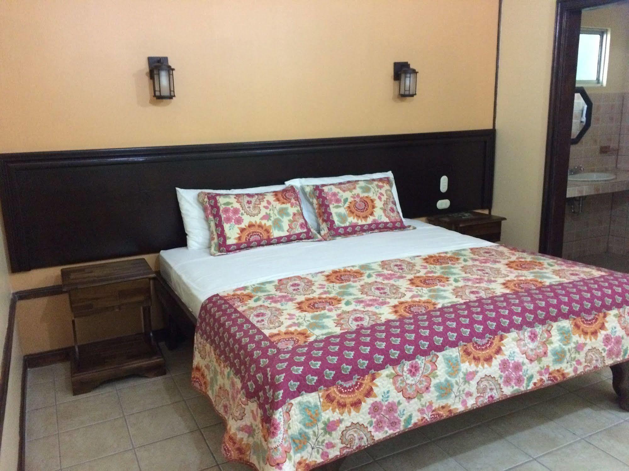 Mussaenda, Arenal Hotel La Fortuna ภายนอก รูปภาพ